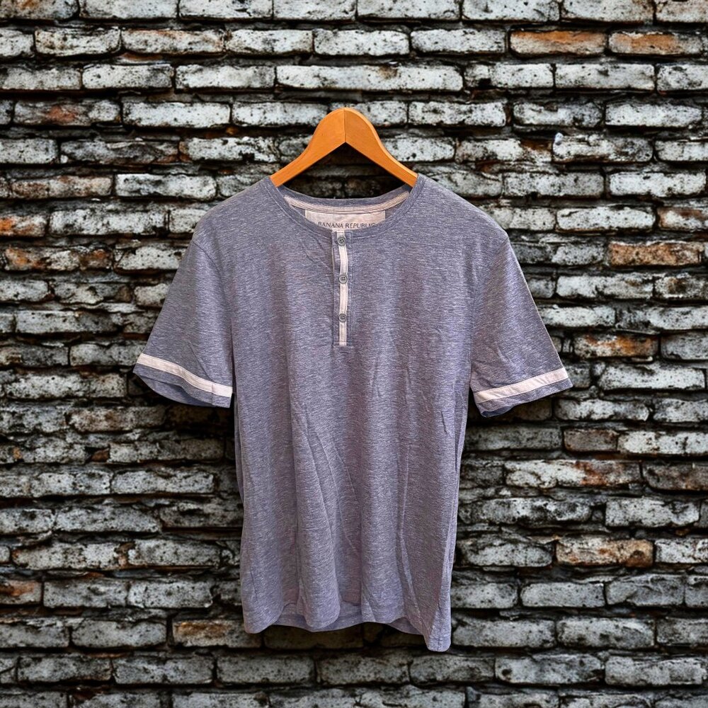 BANANA REPUBLIC 🏷️ Henley T-Shirt | Short Sleeve